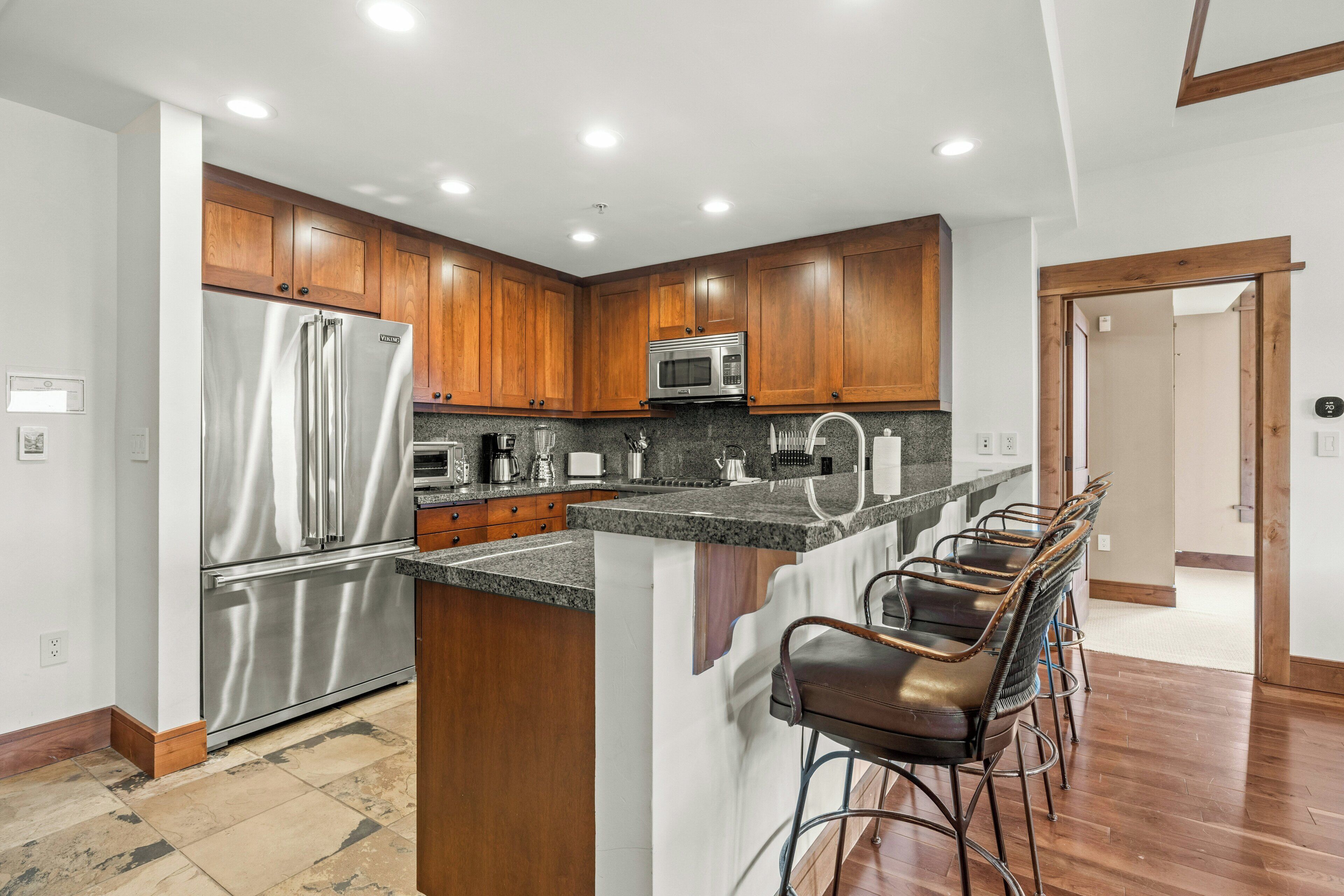 Værelse - 2 soveværelser (BIg Horn Lodge) | Privat køkken | Køleskab, mikrobølgeovn, kaffe-/temaskine