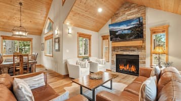 House, 3 Bedrooms (Private Homes) | Living area | 30-inch TV with cable channels, DVD player