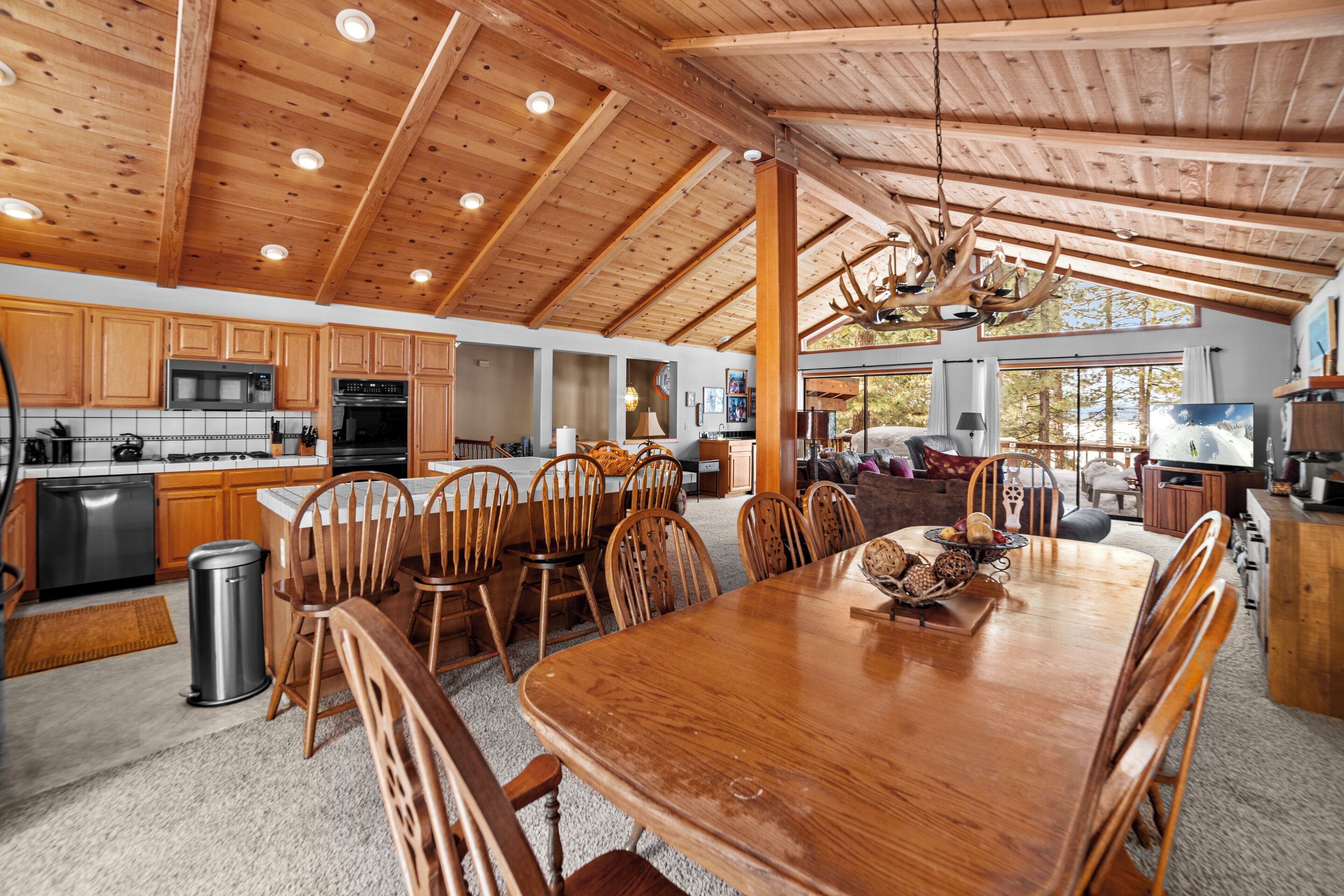 House, 4 Bedrooms (Private Homes) | Living area | 30-inch TV with cable channels, DVD player