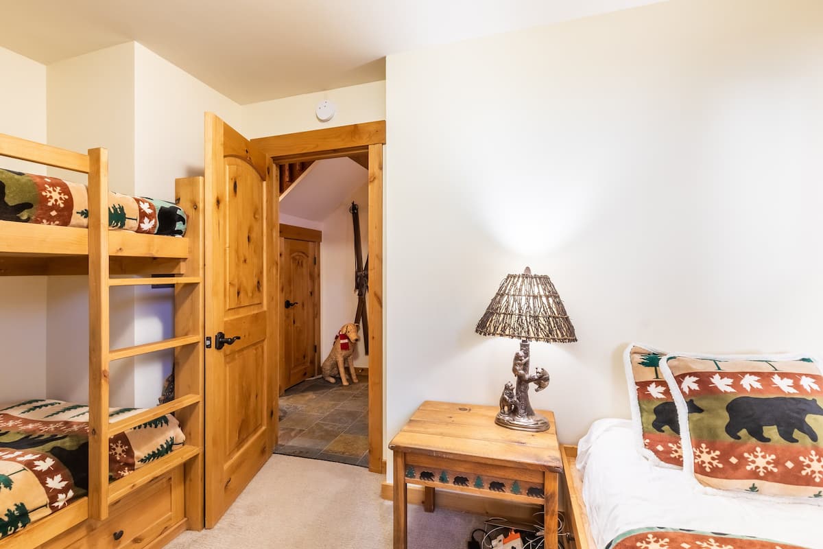 1 bedroom, individually decorated, individually furnished