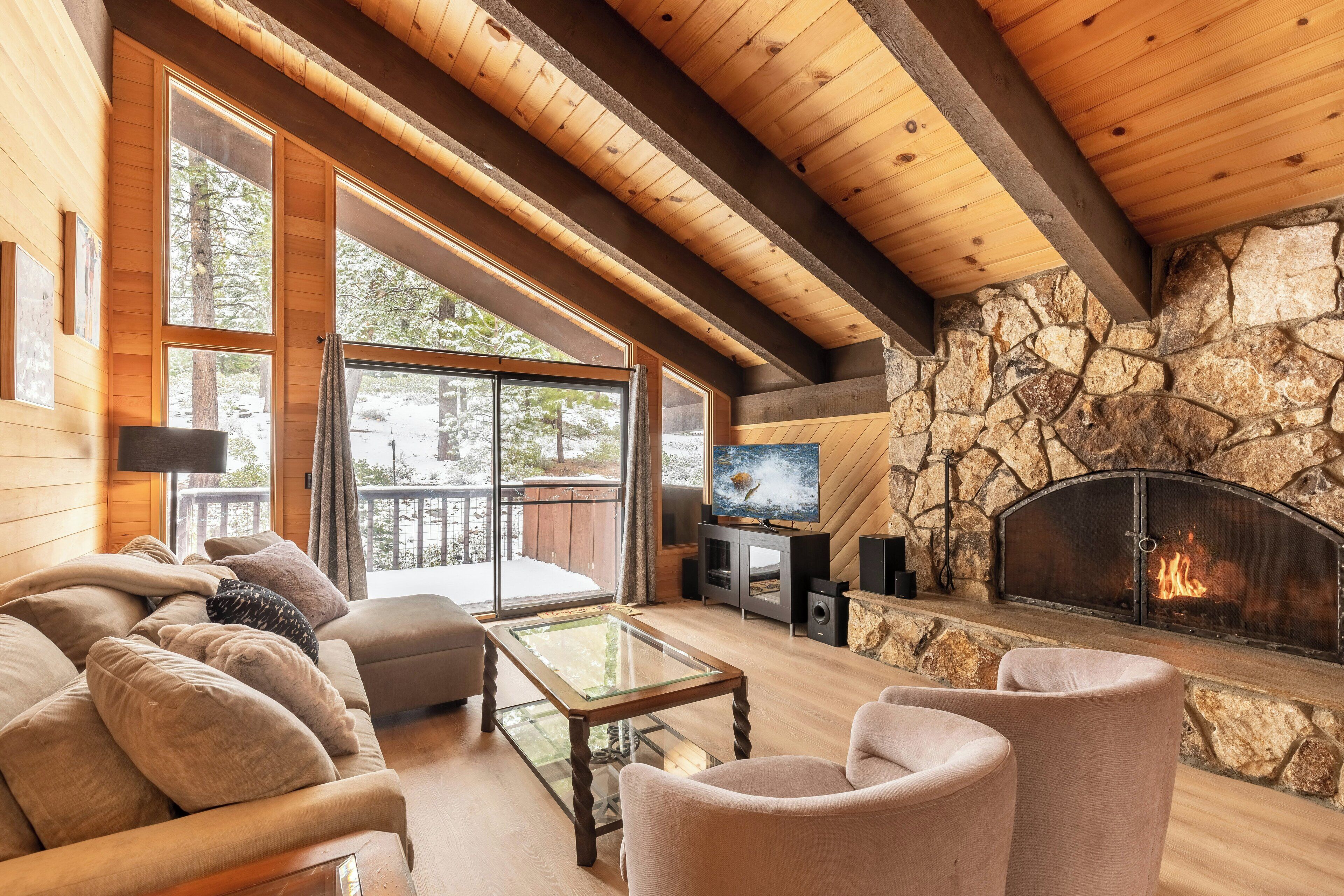 House, 3 Bedrooms (Private Homes, with Den Home) | Living area | 30-inch TV with cable channels, DVD player