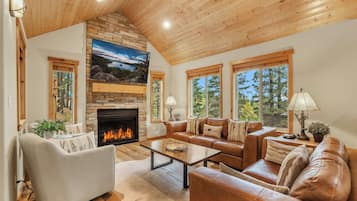 House, 3 Bedrooms (Private Homes) | Living area | 30-inch TV with cable channels, DVD player