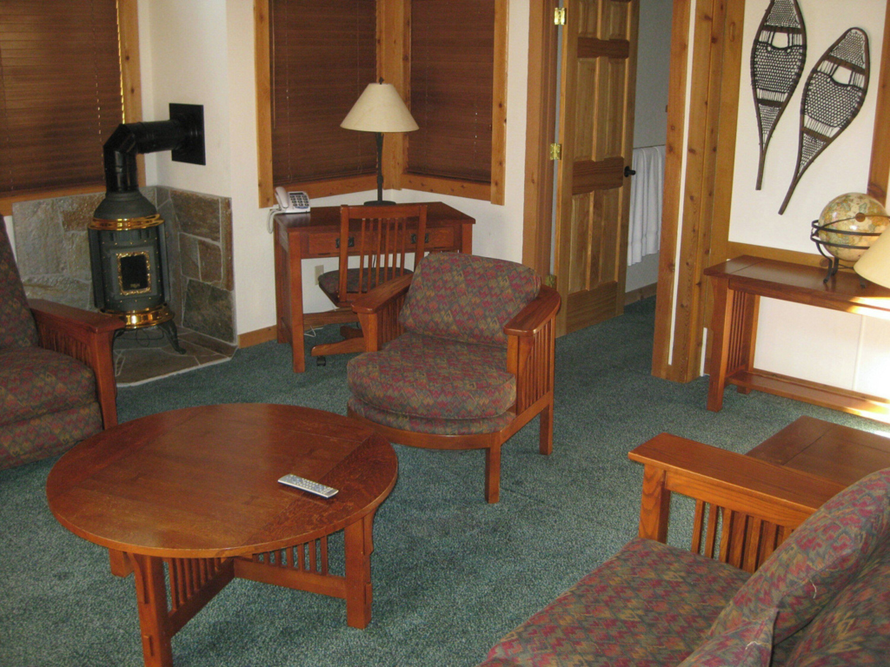 House, 3 Bedrooms (Private Homes) | Living room | 30-inch TV with cable channels, DVD player