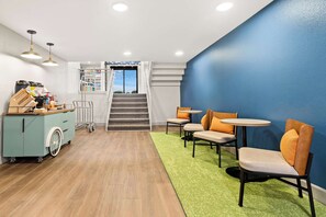 Lobby - Spark by Hilton Wichita East (Wichita)