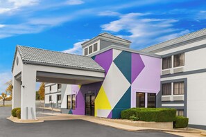 Exterior - Spark by Hilton Wichita East (Wichita)