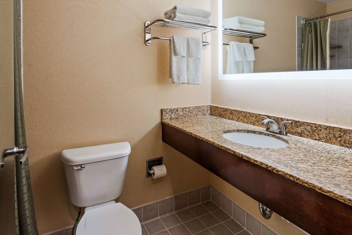 Bathroom | Shower, rainfall showerhead, free toiletries, hair dryer