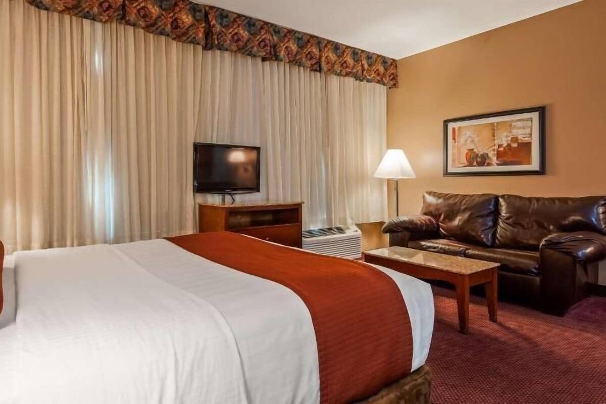 1 bedroom, pillowtop beds, in-room safe, desk