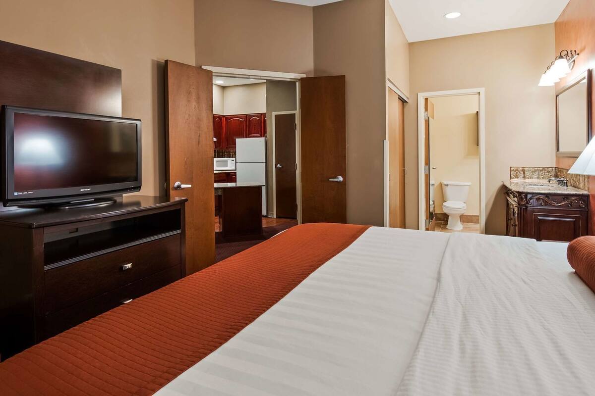 1 bedroom, pillowtop beds, in-room safe, desk