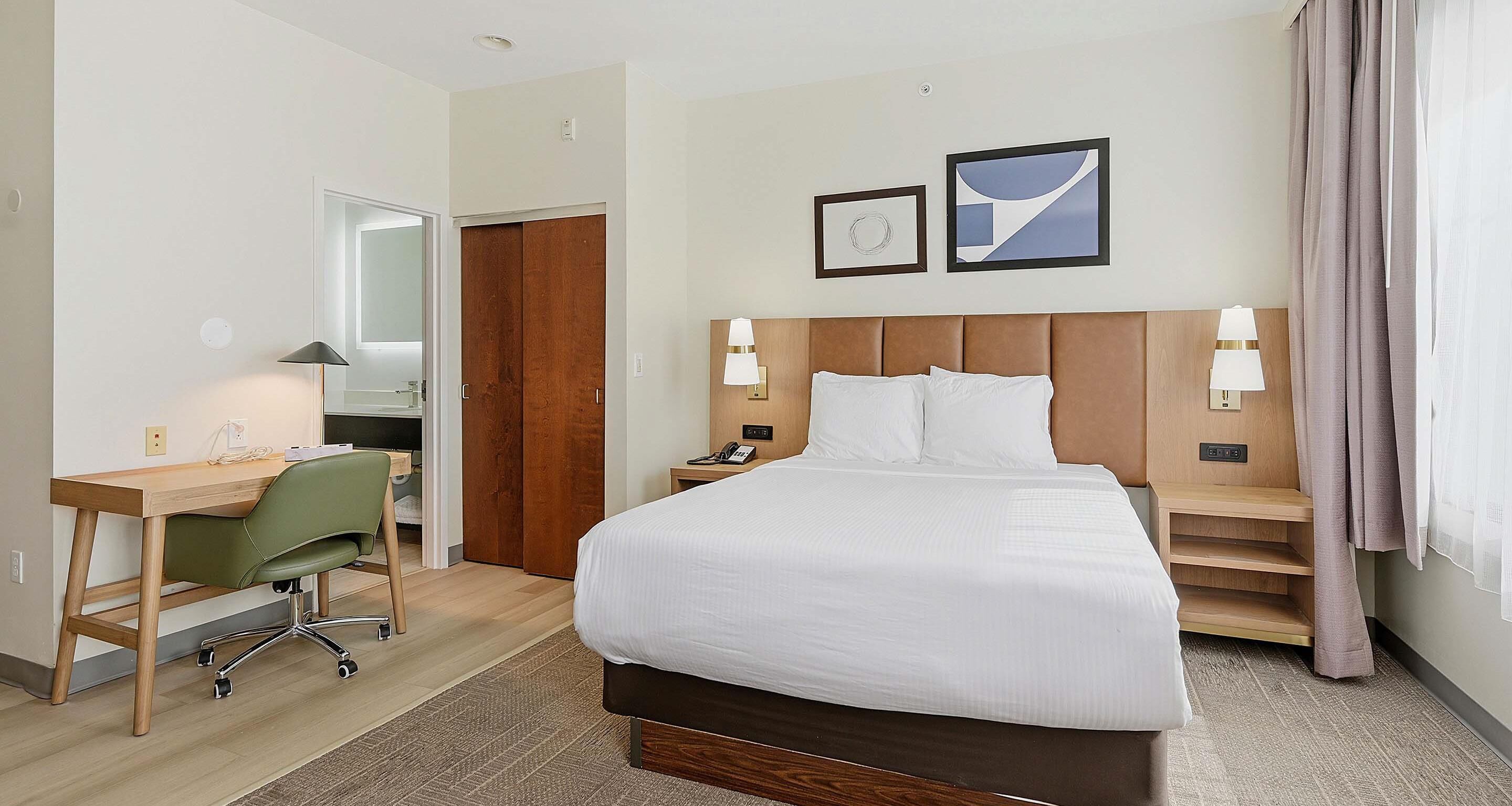 Standard Room, 1 Queen Bed, Non Smoking, Kitchen (with Sofabed, Full Kitchen) | 1 bedroom, pillowtop beds, in-room safe, desk