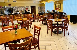 Desayuno bufé gratuito y diario