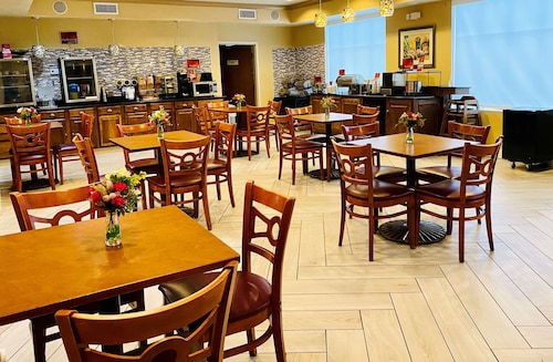 Best Western Plus Hannaford Inn & Suites