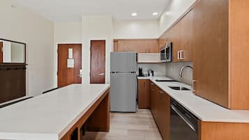 Suite, 1 King Bed, Non Smoking, Kitchen (Full Kitchen)