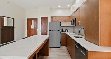 Suite, 1 King Bed, Non Smoking, Kitchen (Full Kitchen) | 1 bedroom, pillowtop beds, in-room safe, desk