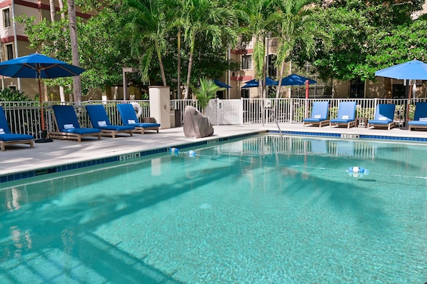 Outdoor pool, pool loungers