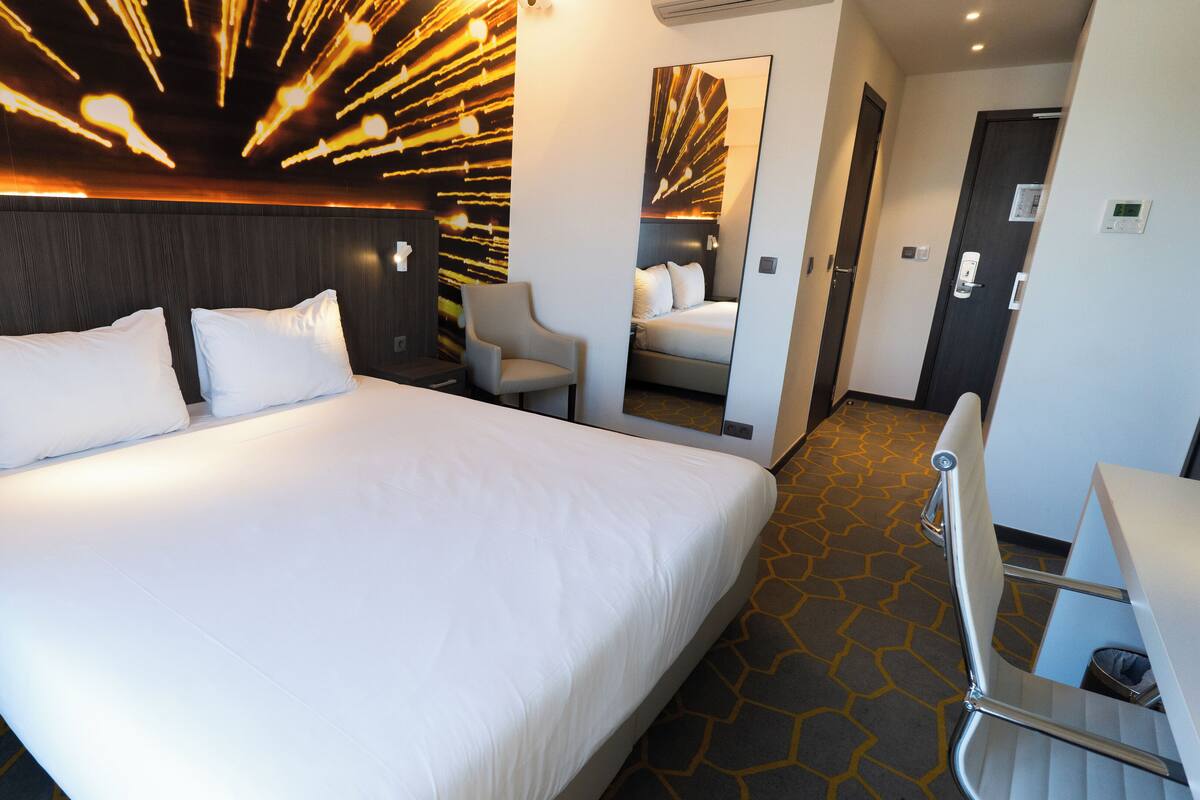 In-room safe, desk, blackout curtains, free WiFi