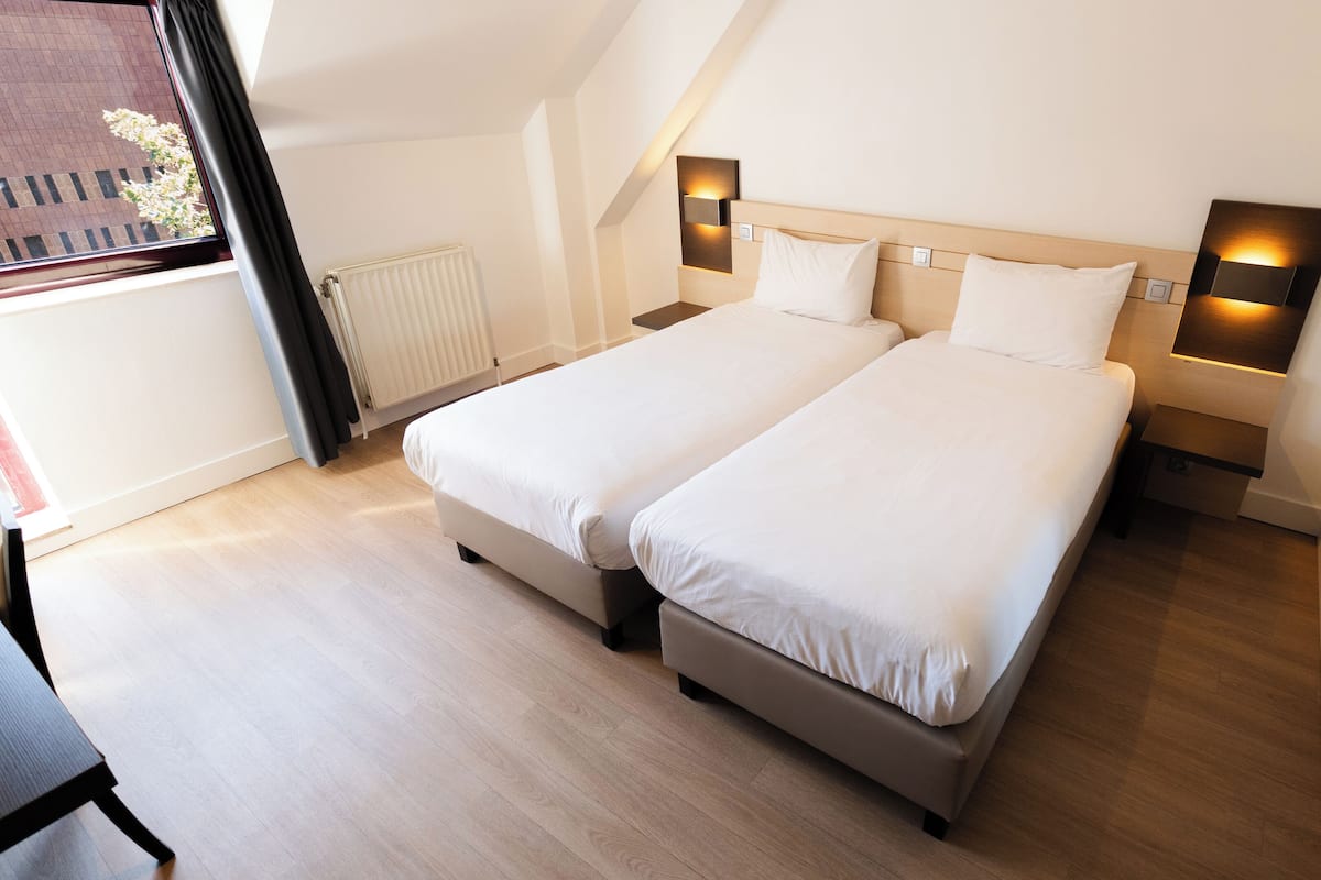 Twin Room | In-room safe, desk, blackout curtains, free WiFi