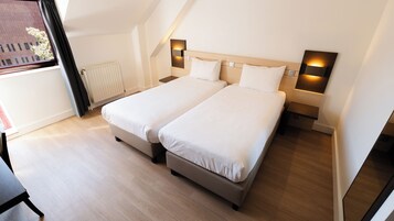 Twin Room | In-room safe, desk, blackout drapes, free WiFi