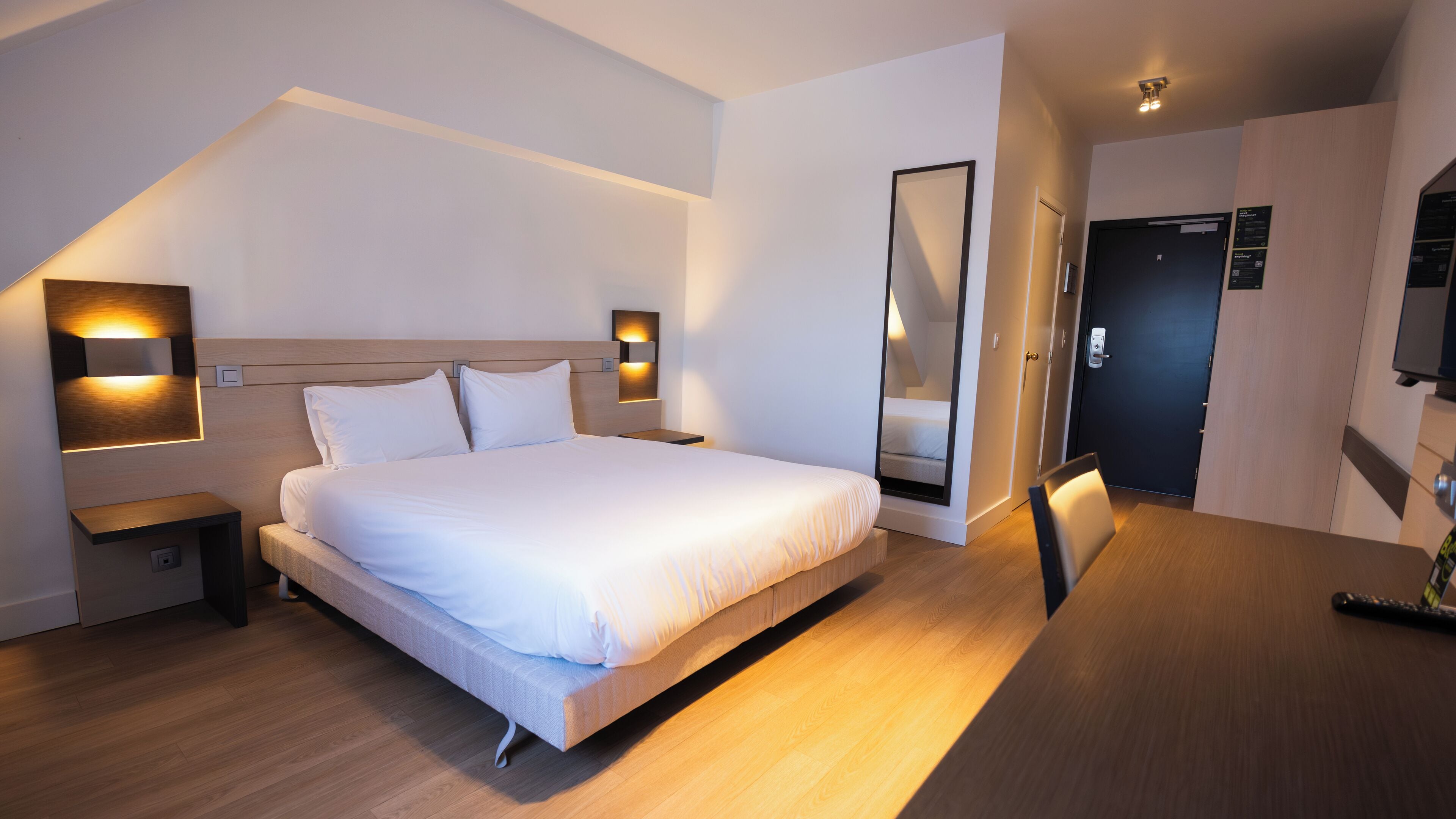 ห้องดับเบิล | ตู้นิรภัยในห้องพัก, โต๊ะทำงาน, ผ้าม่านกันแสง, Wi-Fi ฟรี