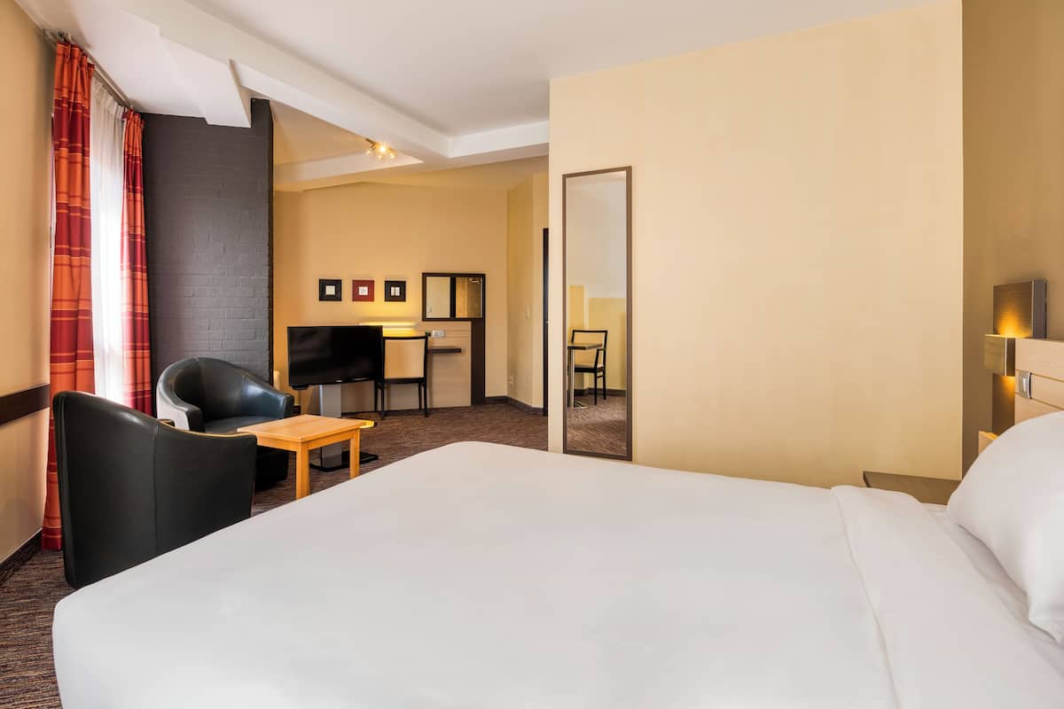 Appartement supérieur | Minibar, coffre-fort, bureau, rideaux d’obscurcissement