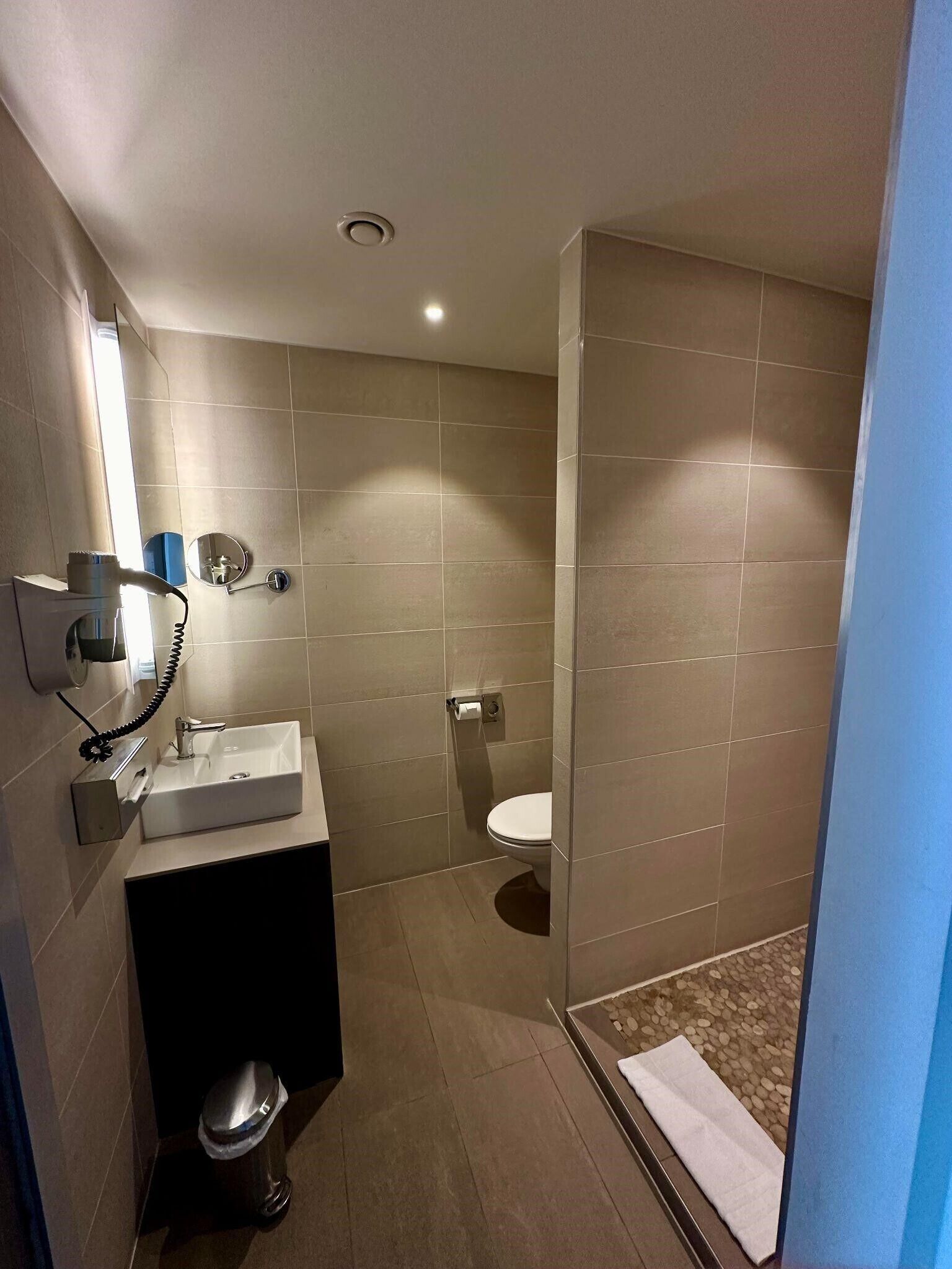 superior double room | bathroom | hair dryer, towels