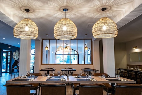 Café da manhã, almoço e jantar; culinÔria regional