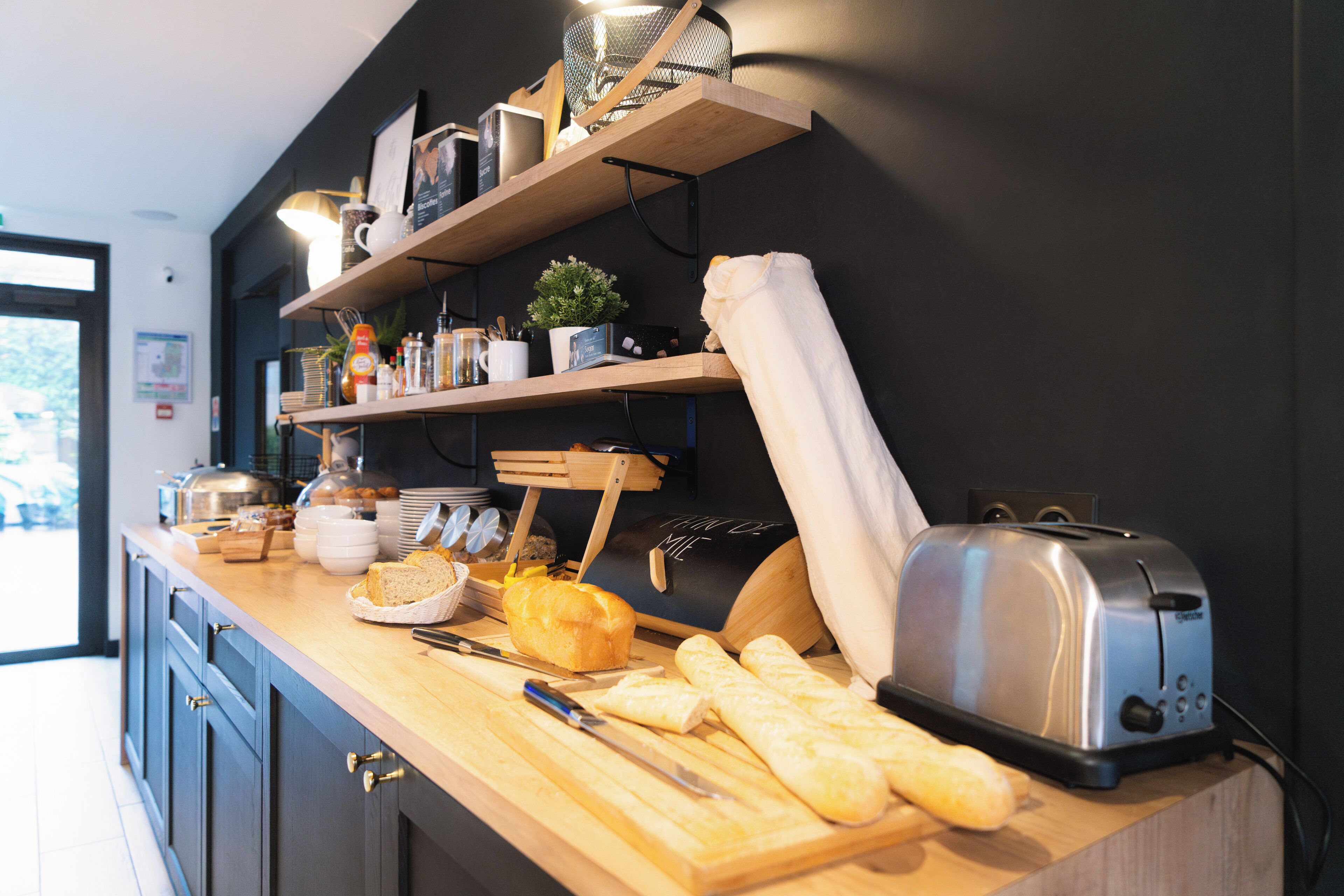 每日供應歐陸早餐 (每人 EUR14)