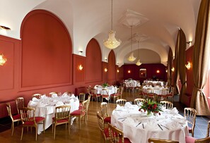 Lunch and dinner served, French cuisine