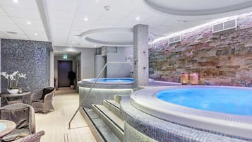 Sauna, hot tub