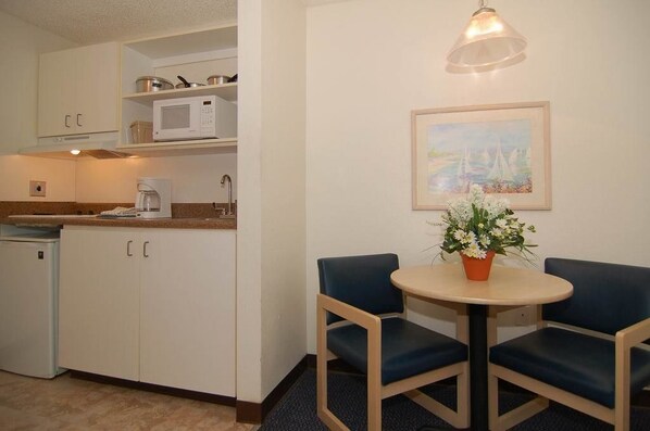 Full-size fridge, microwave, stovetop, coffee/tea maker