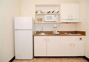 Full-size fridge, microwave, stovetop, coffee/tea maker