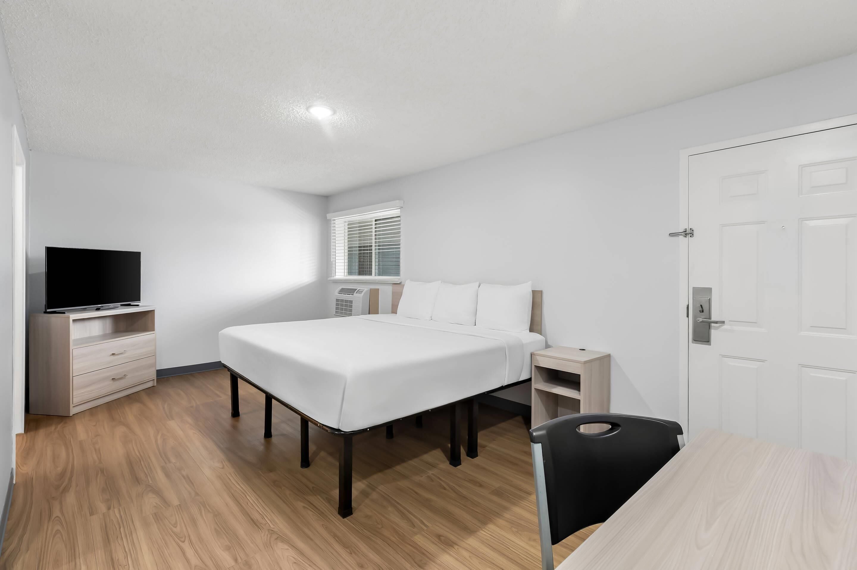 Free WiFi, bed sheets