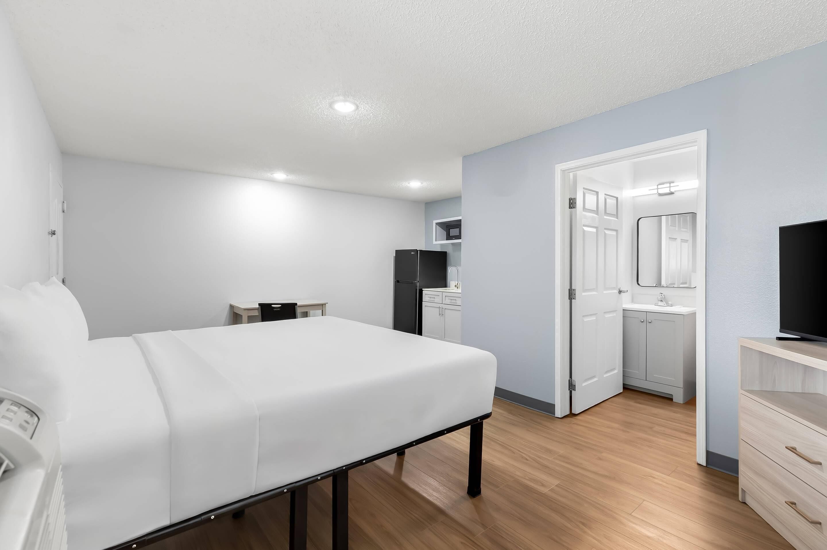 Free WiFi, bed sheets