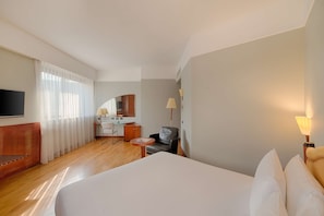 Minibar, in-room safe, desk, soundproofing