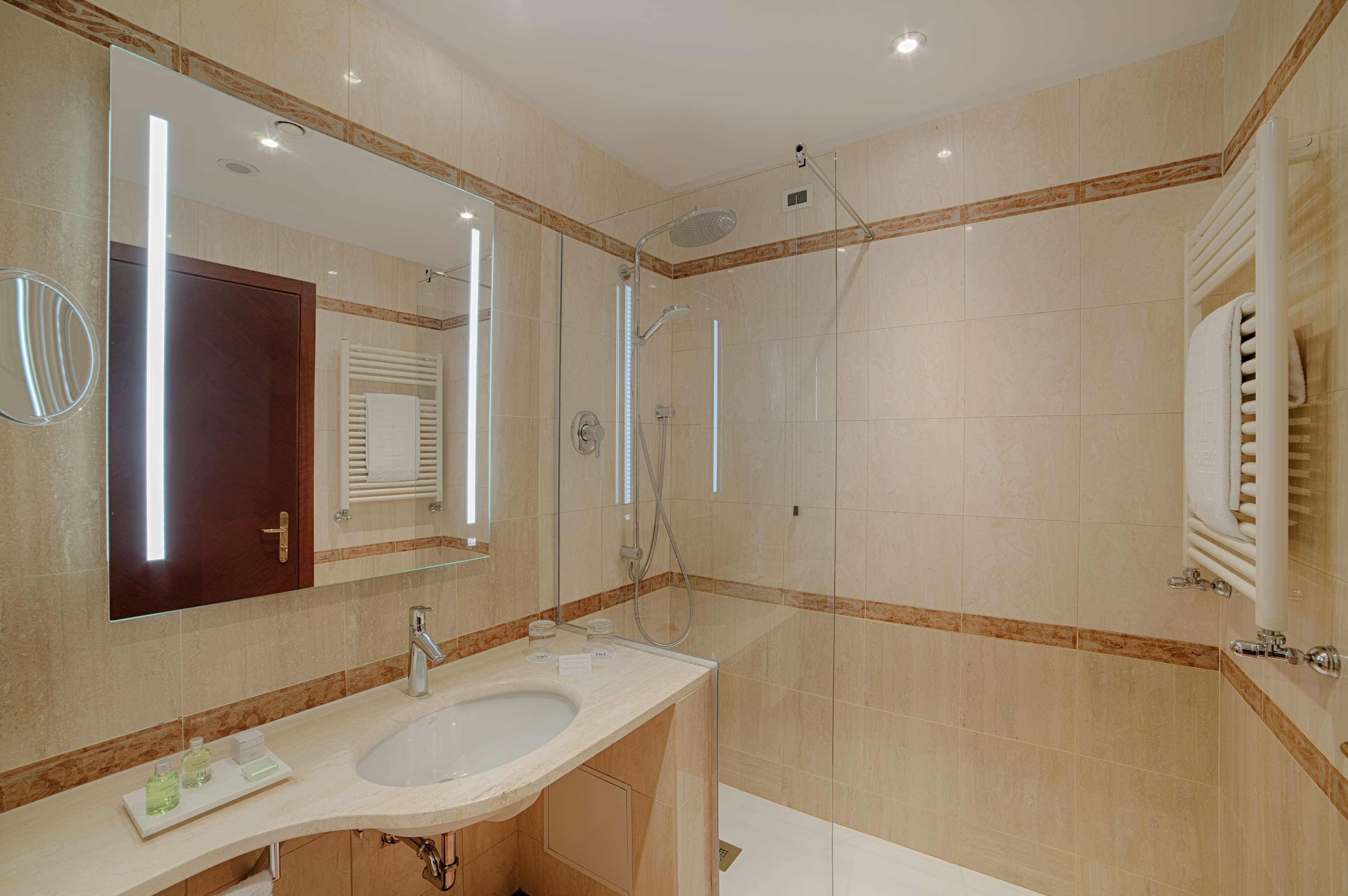 combined shower/bathtub, rainfall showerhead, eco-friendly toiletries