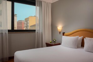 Down comforters, minibar, in-room safe, desk - NH Milano Machiavelli (Milan)