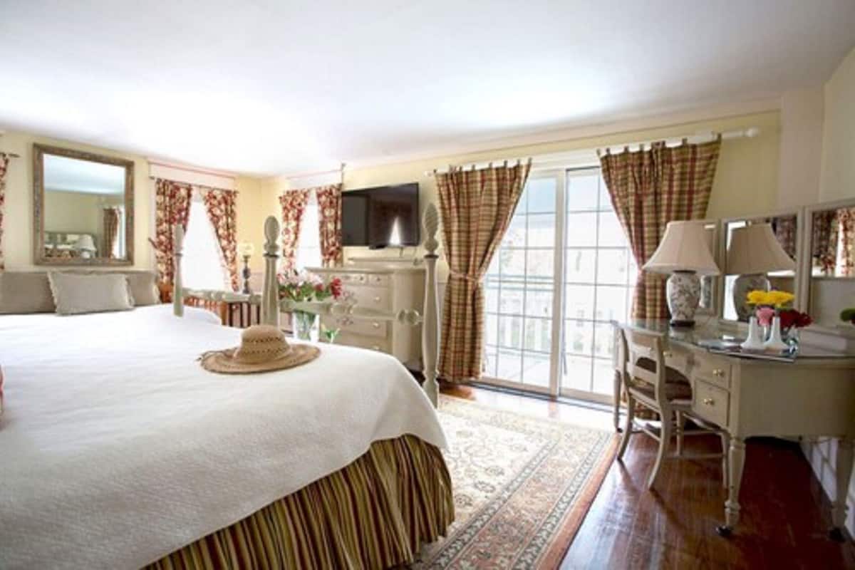 Superior Room, Garden Area | Individually decorated, individually furnished, desk