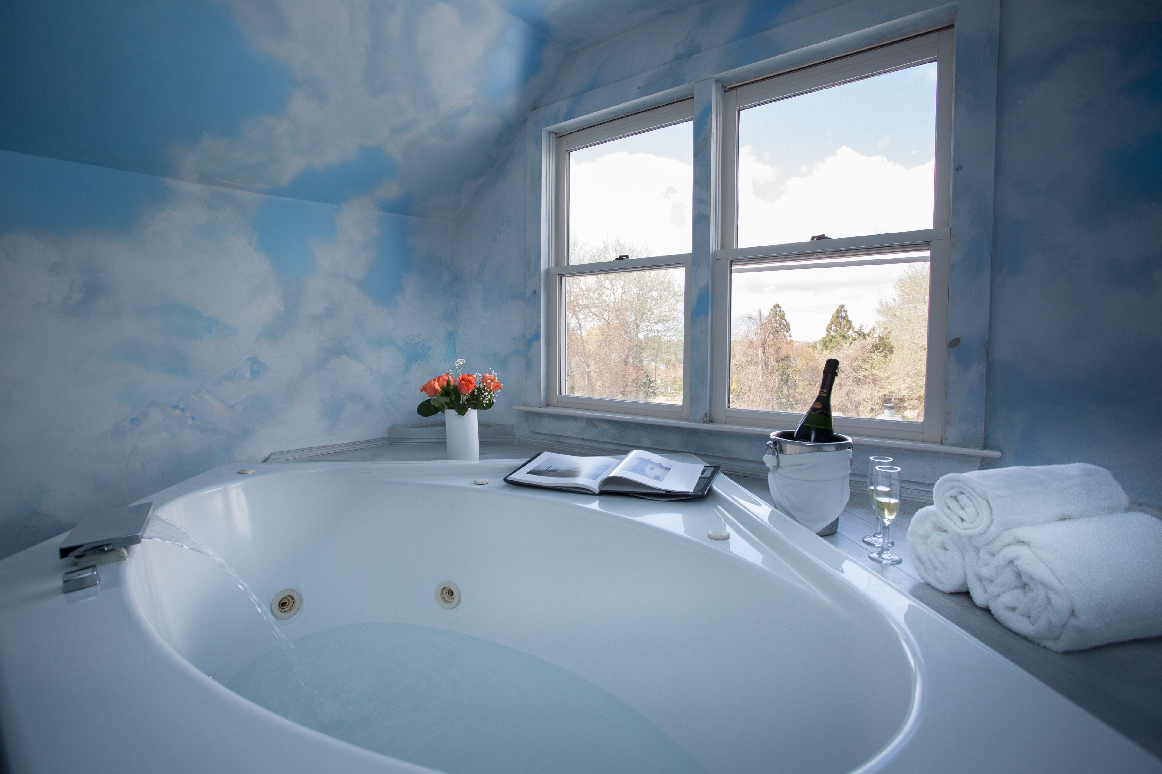 deluxe room | jetted bathtub