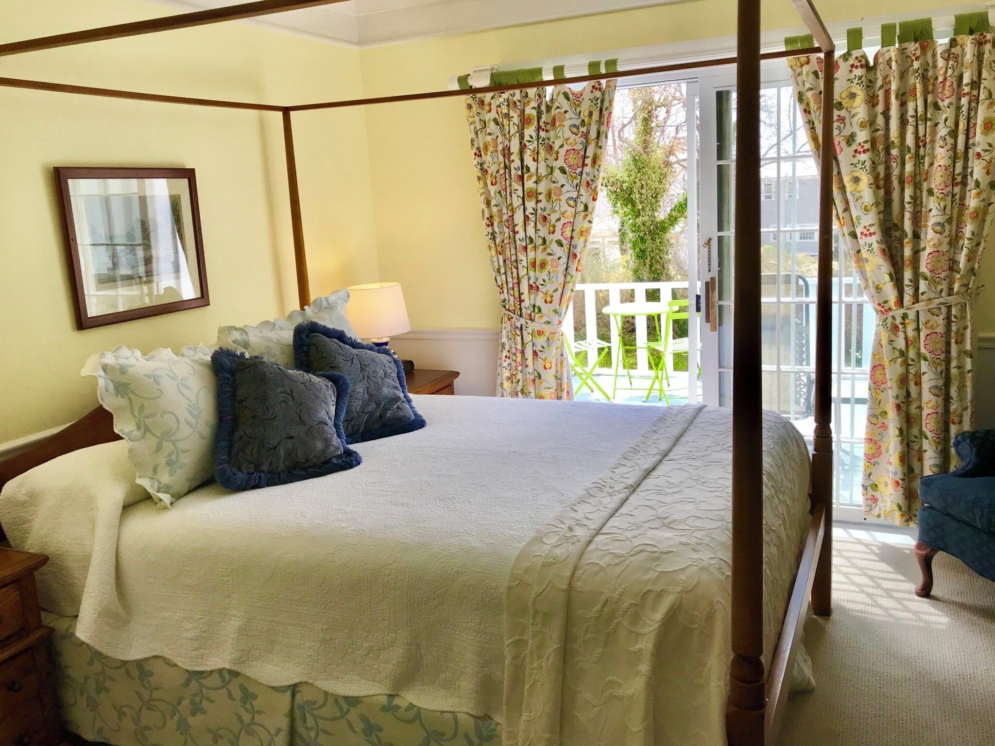 Individually decorated, individually furnished, desk, free WiFi