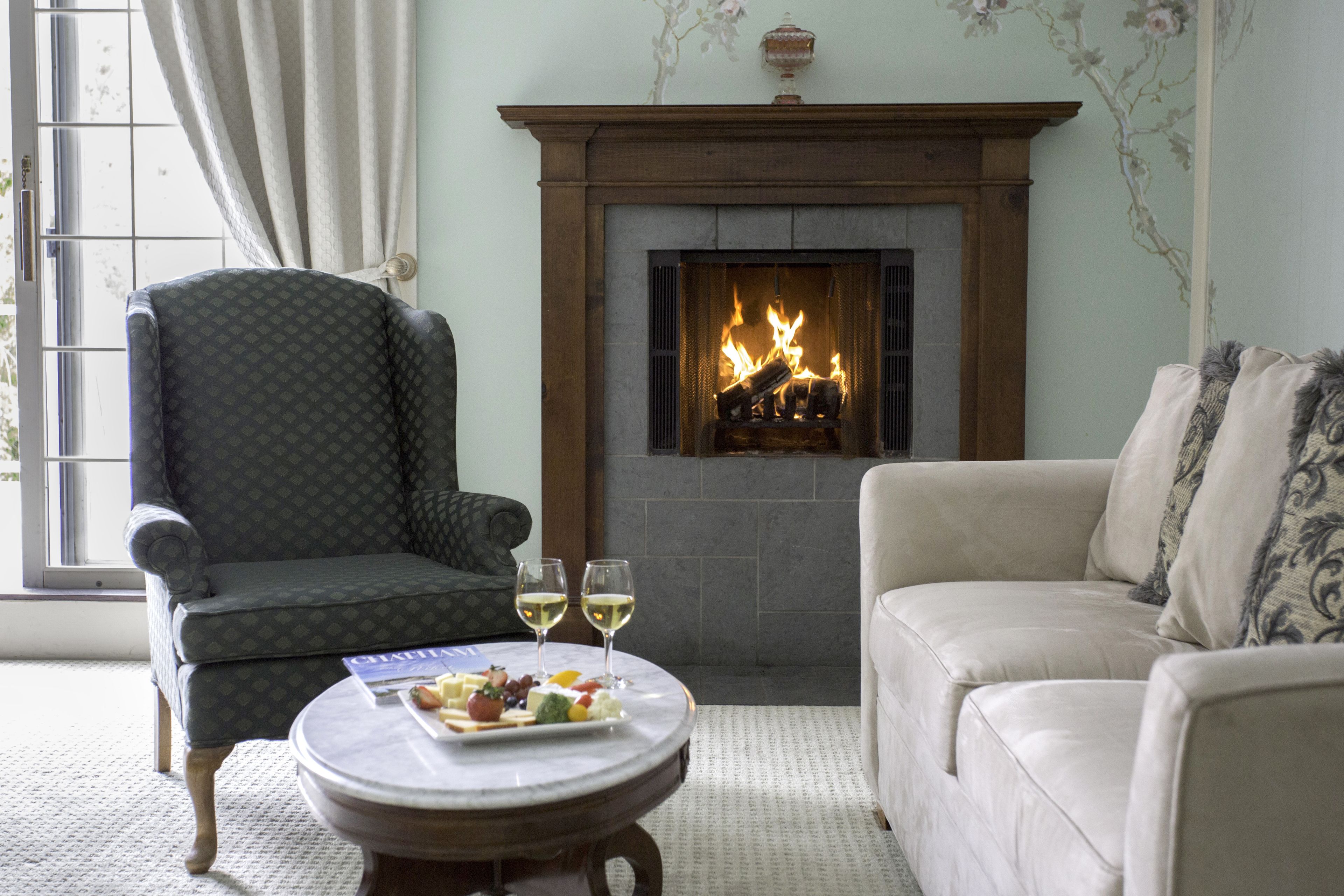 deluxe room | fireplace