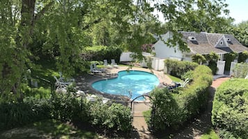 Seasonal outdoor pool, pool umbrellas, sun loungers