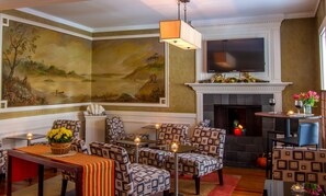 Lounge - Queen Anne Inn (Chatham)