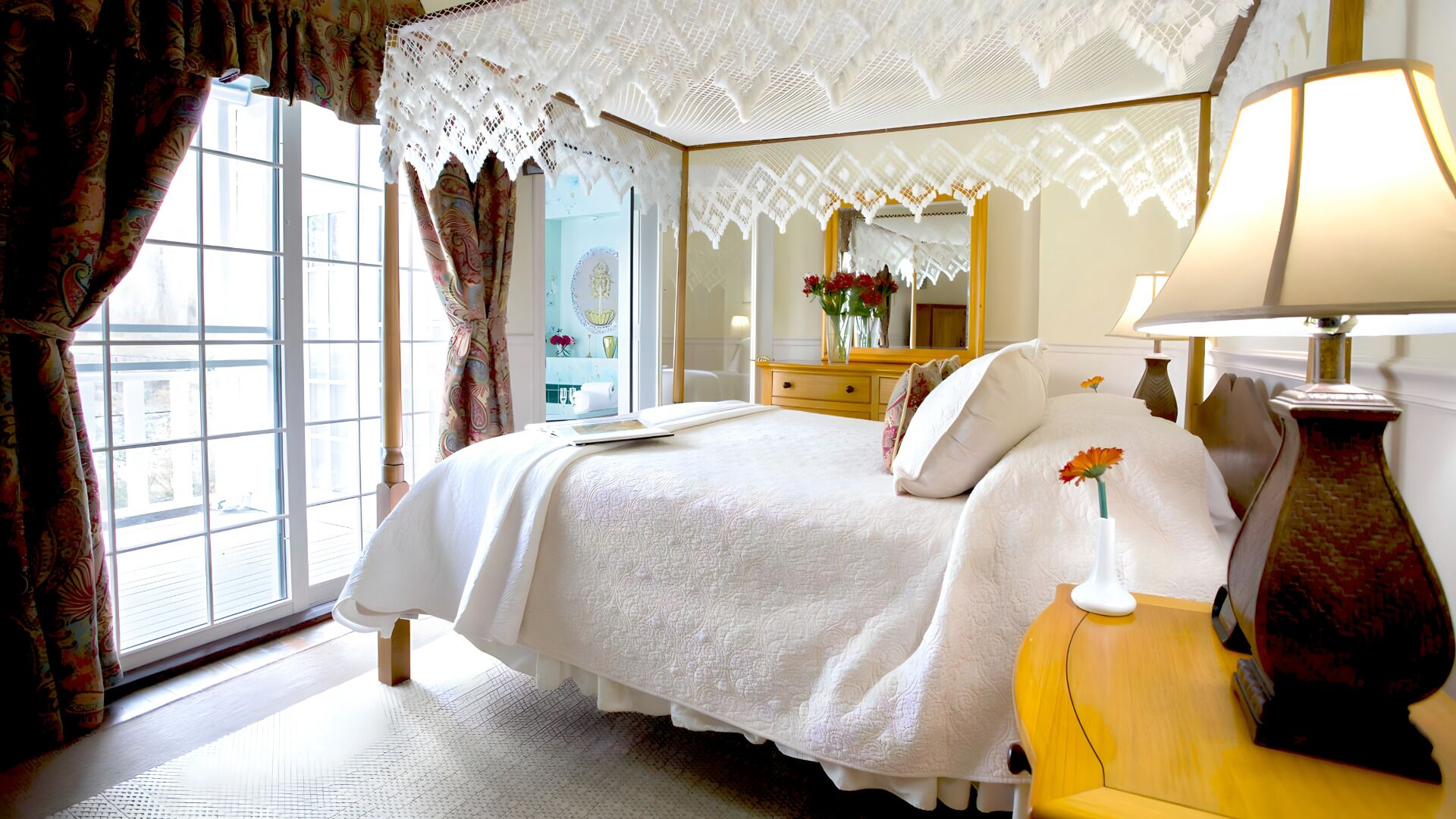 Cottage Queen | Individually decorated, individually furnished, desk, free WiFi