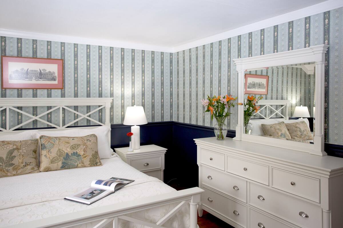 Desk, WiFi (free), alarm clocks, individually decorated