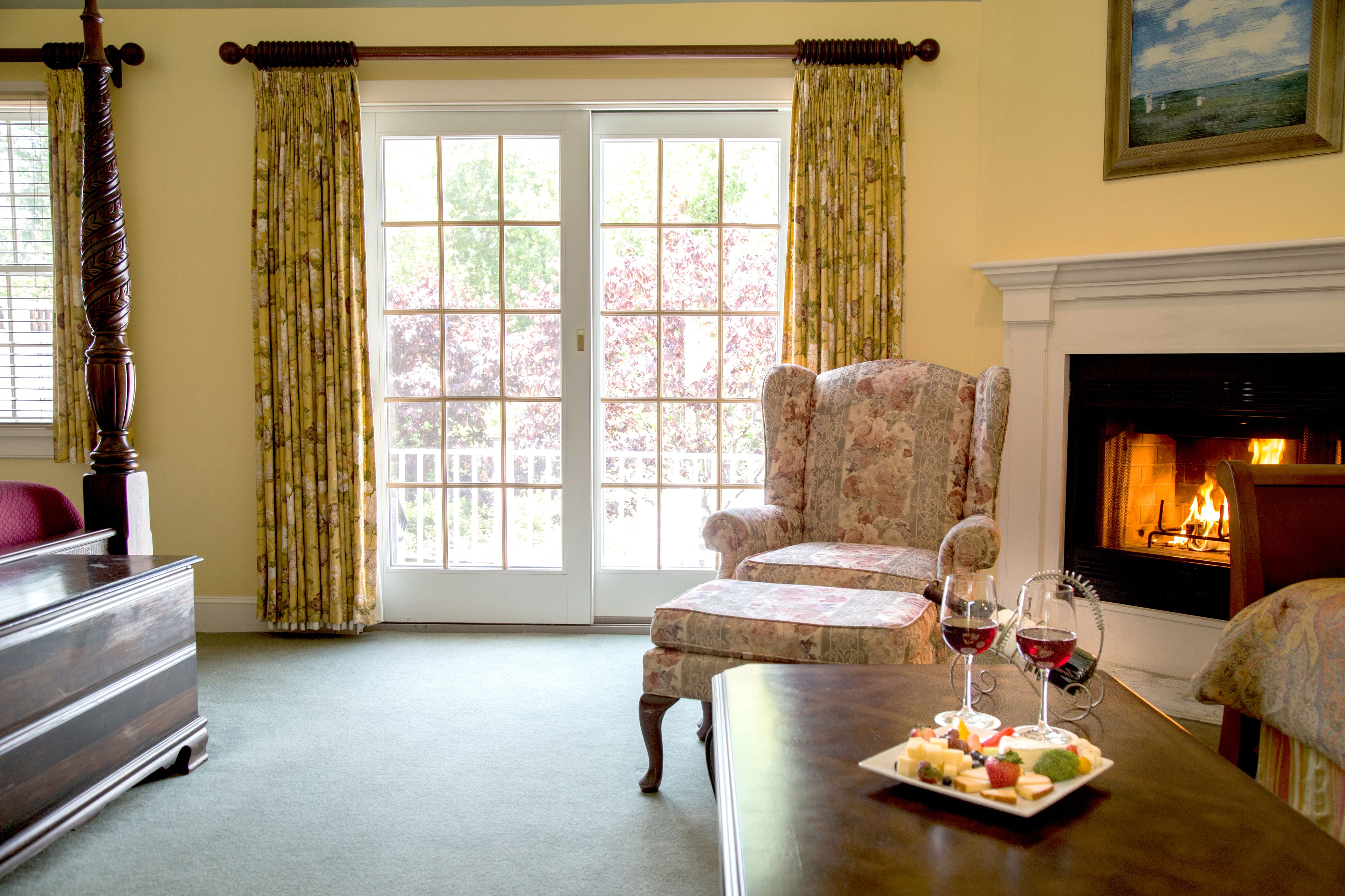 deluxe room | individually decorated, individually furnished, desk