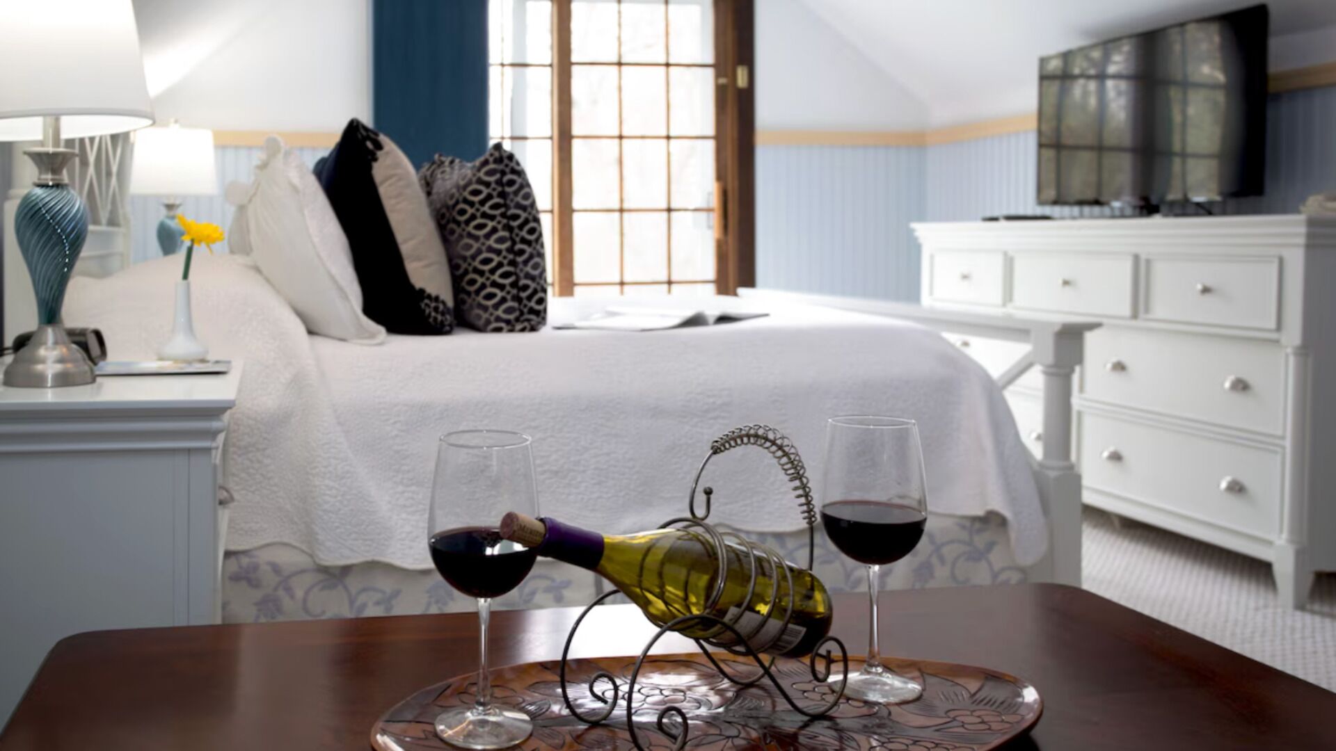 Balcony King Deluxe | Individually decorated, individually furnished, desk, free WiFi