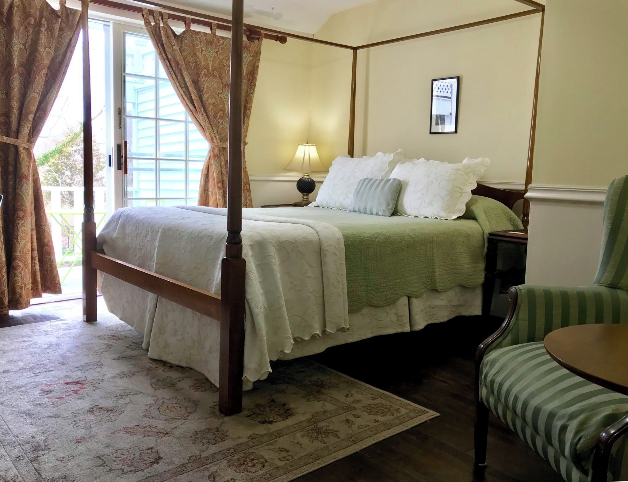 Individually decorated, individually furnished, desk, free WiFi