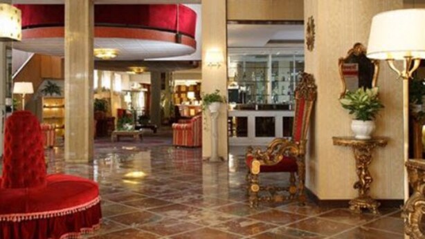Lobby sitting area - LH Grand Hotel Hermitage (Rome)