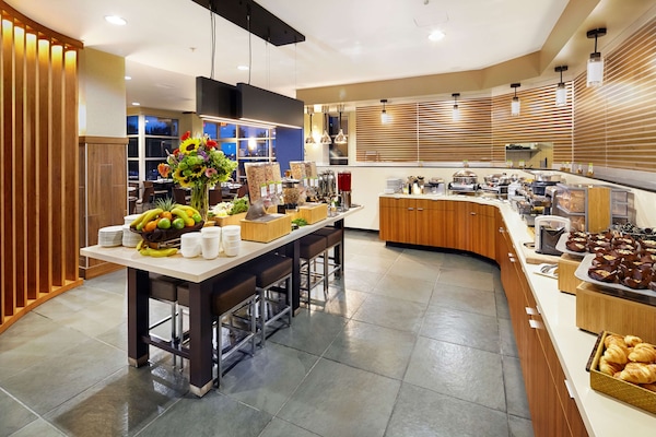 Serveert ontbijt en diner