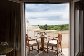 Deluxe Room, Balcony | Balcony