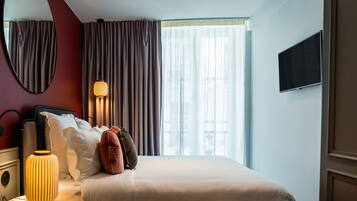 Cozy | Premium bedding, minibar, in-room safe, desk